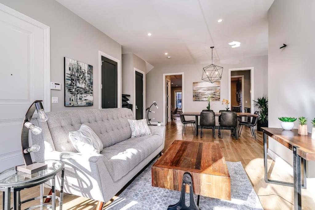 Immaculate Brand New Condo Downtown Чикаго Экстерьер фото