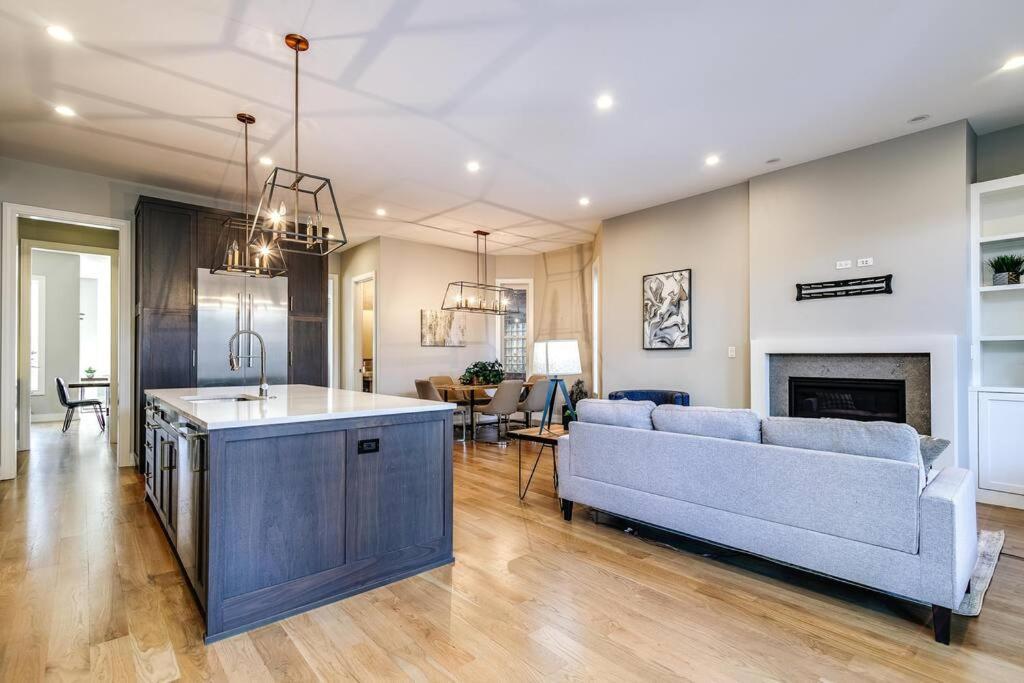 Immaculate Brand New Condo Downtown Чикаго Экстерьер фото